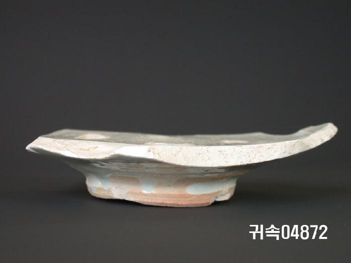 朝鮮 純白磁  접시底部片 이미지