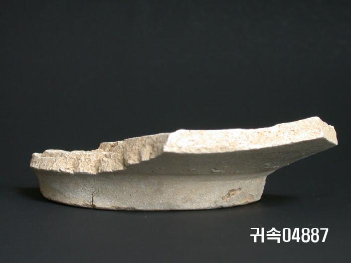 朝鮮 純白磁  접시底部片 이미지