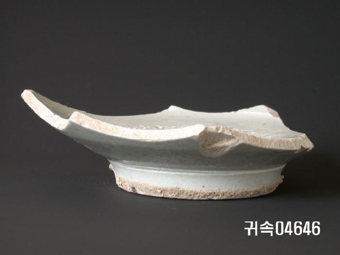 朝鮮 純白磁 楪匙 底部片 이미지