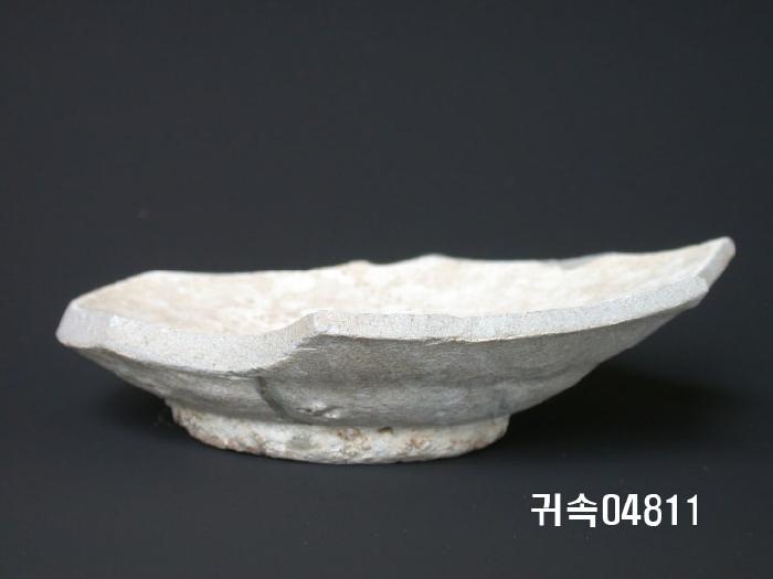 朝鮮 純白磁  접시底部片 이미지