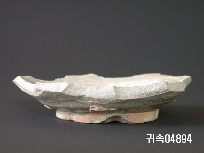 朝鮮 純白磁  접시底部片 이미지