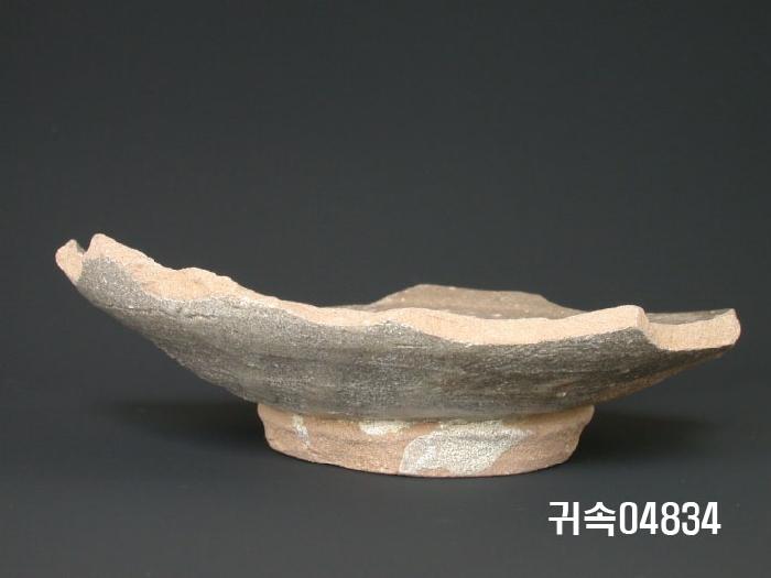 朝鮮 純白磁  접시底部片 이미지