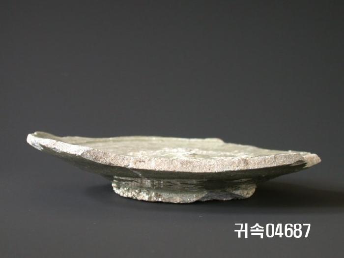 朝鮮 純白磁 접시 底部片 이미지