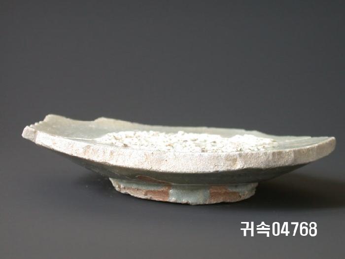 朝鮮 純白磁 접시 底部片 이미지