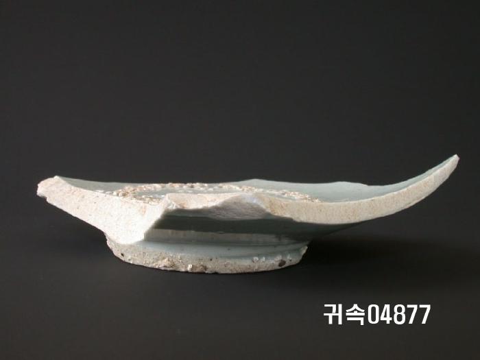 朝鮮 純白磁  접시底部片 이미지