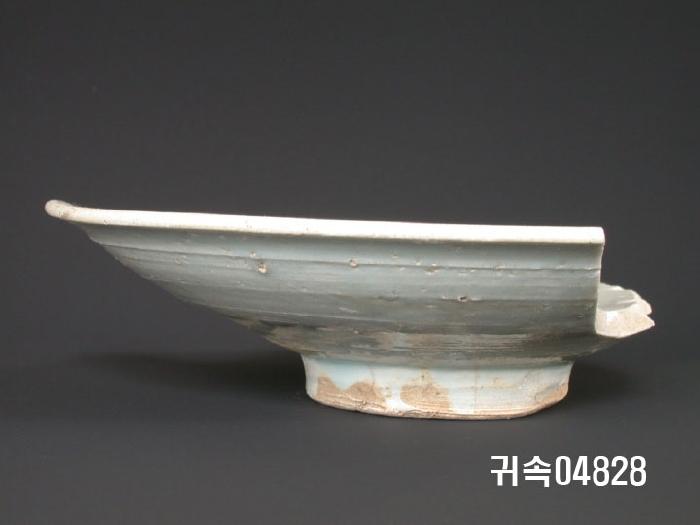 朝鮮 純白磁  접시底部片 이미지