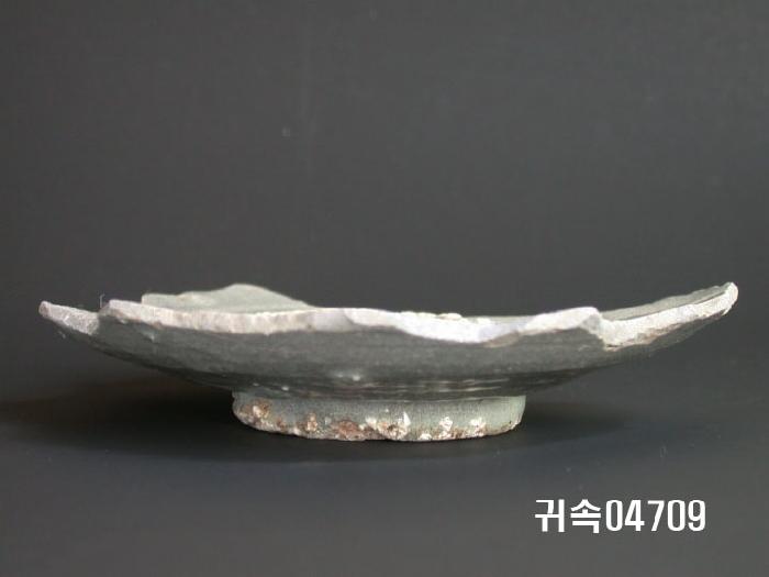 朝鮮 純白磁 접시 底部片 이미지