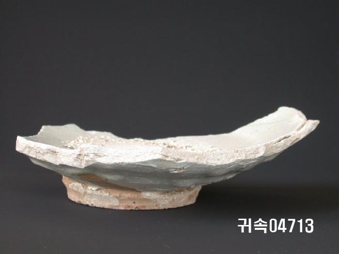 朝鮮 純白磁 접시 底部片 이미지