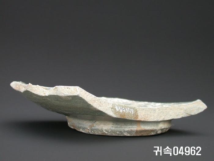 朝鮮 純白磁  접시底部片 이미지