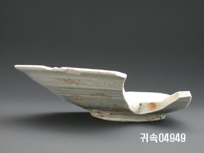 朝鮮 純白磁 접시 底部片 이미지