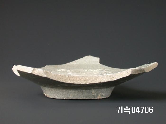朝鮮 純白磁 접시 底部片 이미지