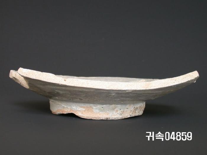 朝鮮 純白磁  접시底部片 이미지