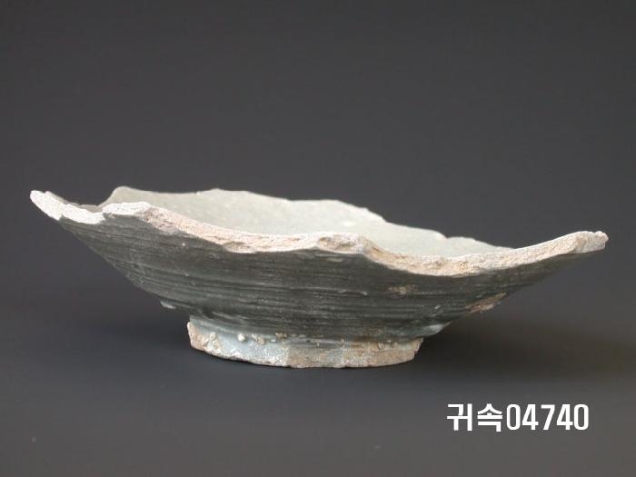 朝鮮 純白磁 접시 底部片 이미지