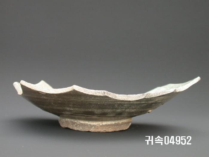 朝鮮 純白磁  접시底部片 이미지