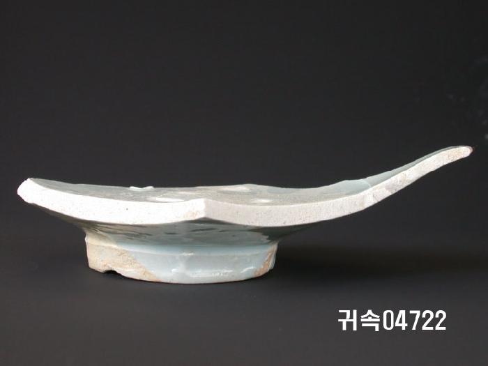 朝鮮 純白磁 접시 底部片 이미지