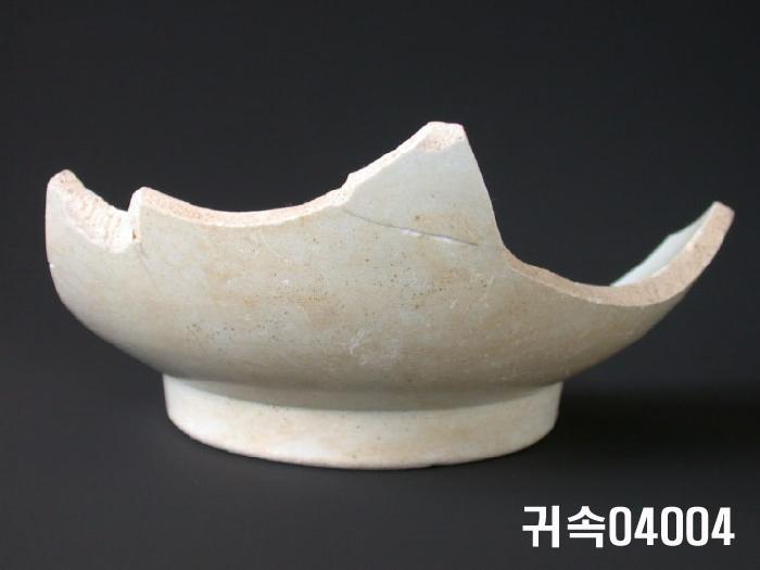 朝鮮 純白磁 鉢片 이미지