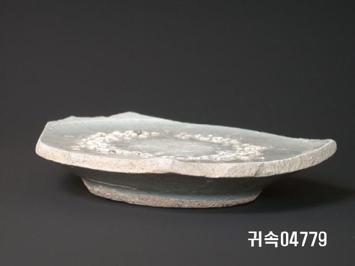 朝鮮 純白磁 접시 底部片 이미지