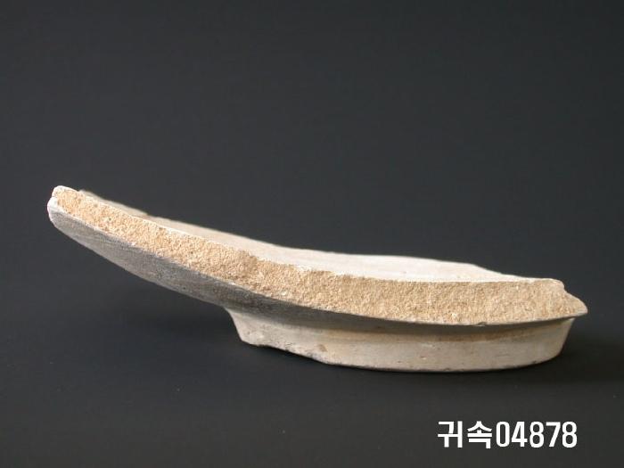 朝鮮 純白磁  접시底部片 이미지
