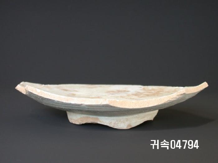 朝鮮 純白磁  접시底部片 이미지