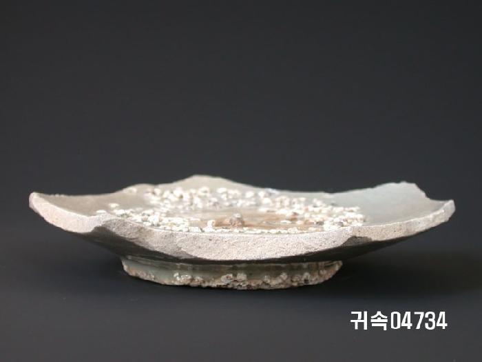 朝鮮 純白磁 접시 底部片 이미지
