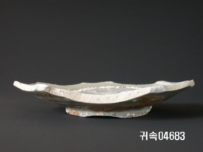 朝鮮 純白磁 접시 底部片 이미지