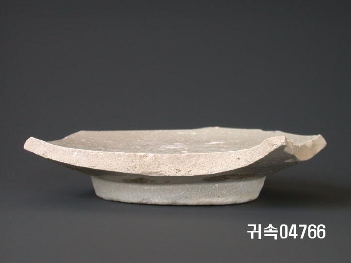 朝鮮 純白磁 접시 底部片 이미지