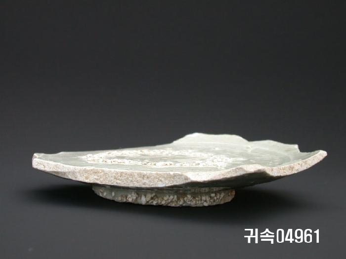 朝鮮 純白磁  접시底部片 이미지