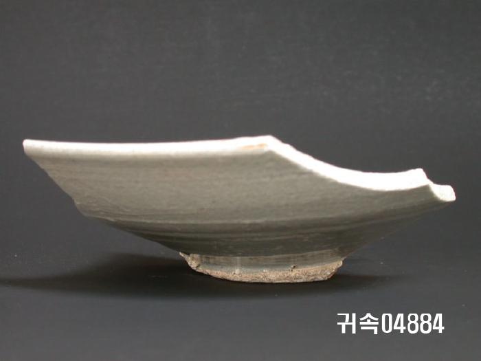 朝鮮 純白磁  접시底部片 이미지