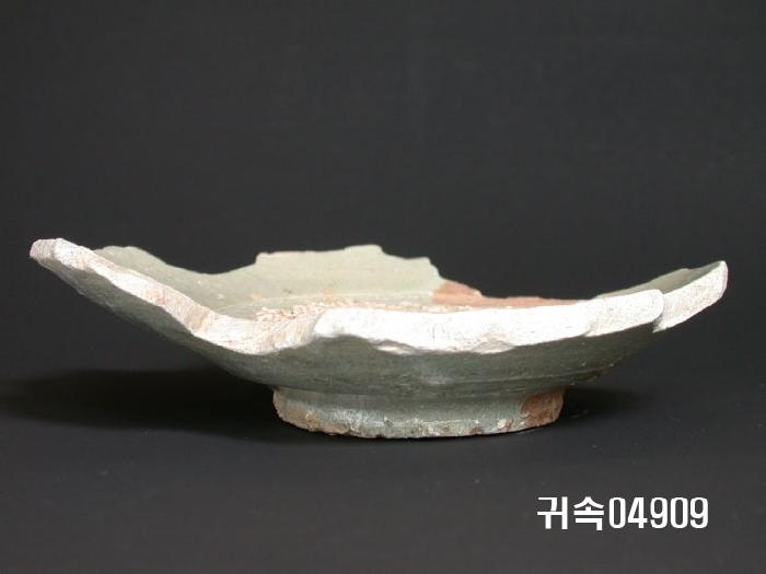 朝鮮 純白磁  접시底部片 이미지