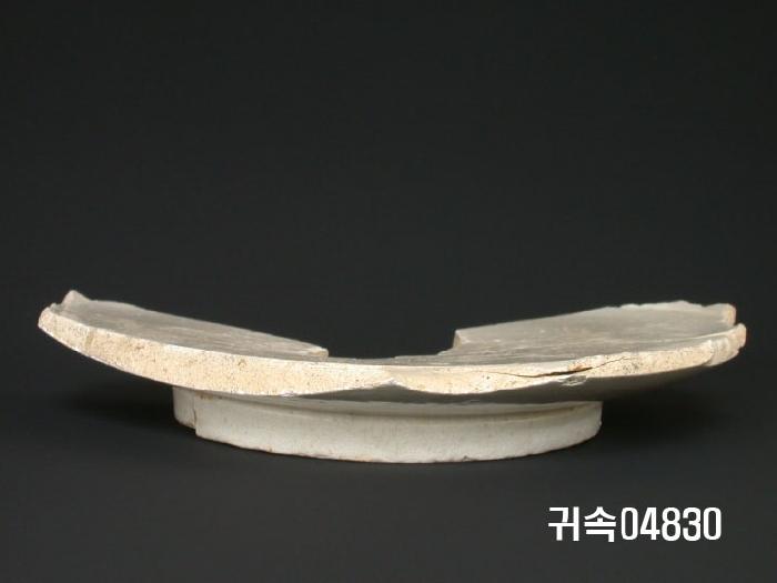 朝鮮 純白磁  접시底部片 이미지
