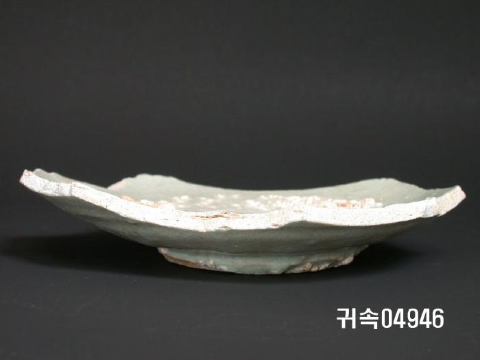朝鮮 純白磁  접시底部片 이미지