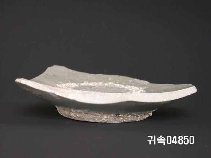 朝鮮 純白磁  접시底部片 이미지