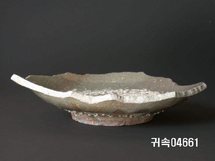 朝鮮 純白磁 접시 底部片 이미지