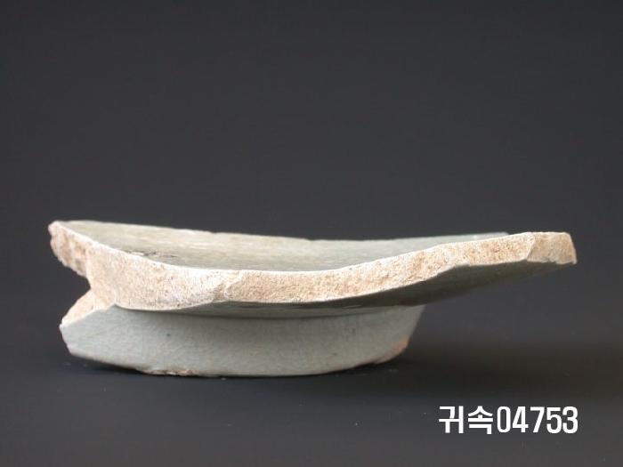 朝鮮 純白磁 접시 底部片 이미지