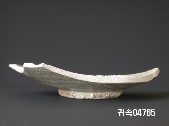 朝鮮 純白磁 접시 底部片 이미지