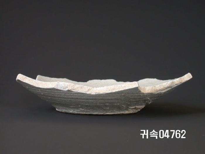 朝鮮 純白磁 접시 底部片 이미지