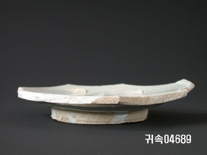 朝鮮 純白磁 접시 底部片 이미지