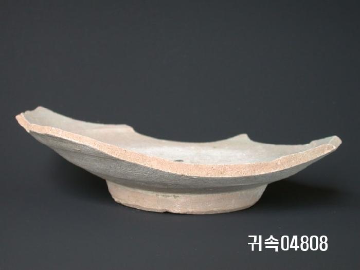 朝鮮 純白磁  접시底部片 이미지