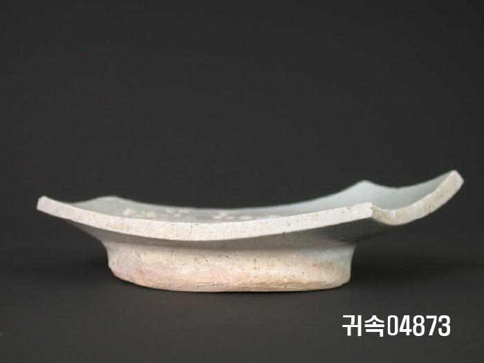 朝鮮 純白磁  접시底部片 이미지