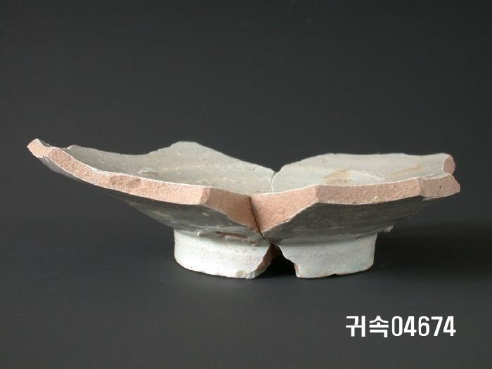 朝鮮 純白磁 접시 底部片 이미지