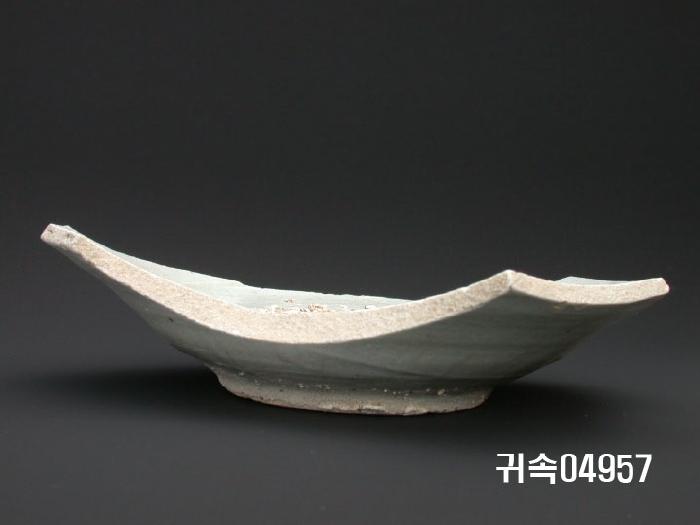 朝鮮 純白磁  접시底部片 이미지