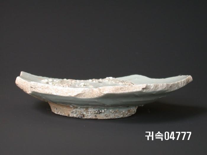 朝鮮 純白磁 접시 底部片 이미지