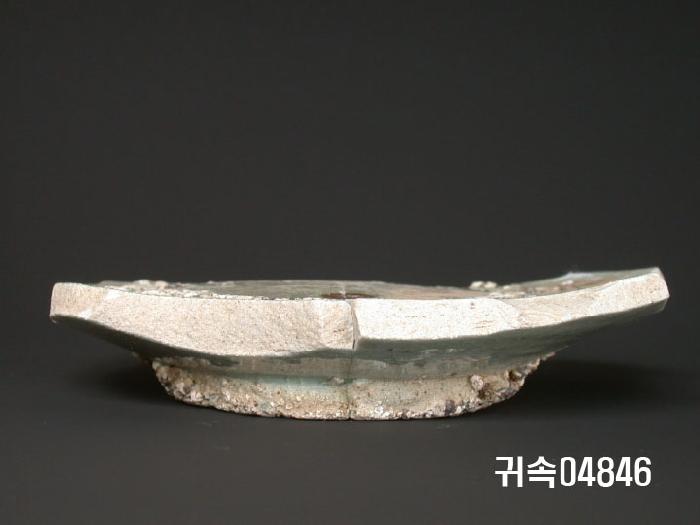 朝鮮 純白磁  접시底部片 이미지