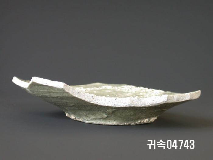 朝鮮 純白磁 접시 底部片 이미지