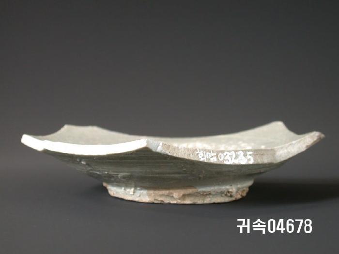 朝鮮 純白磁 접시 底部片 이미지