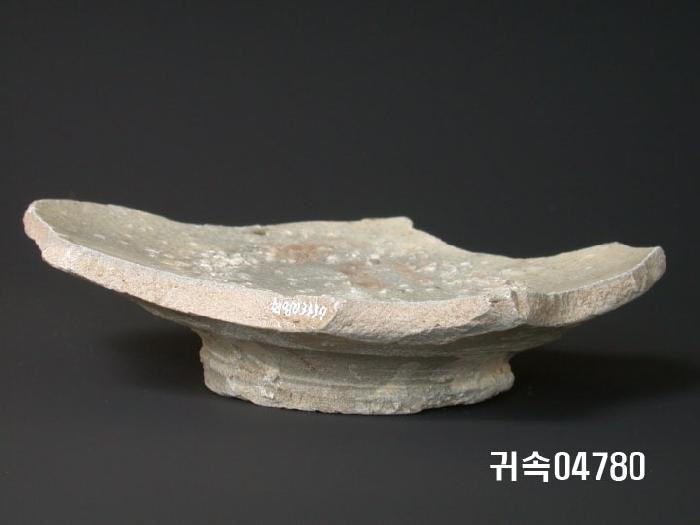 朝鮮 純白磁 접시 底部片 이미지