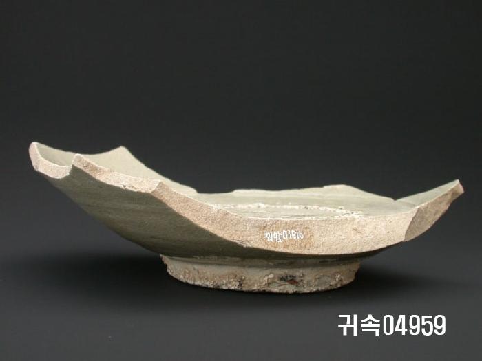 朝鮮 純白磁  접시底部片 이미지