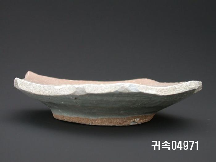 朝鮮 純白磁  접시底部片 이미지