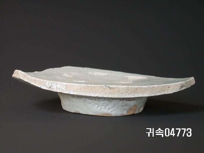 朝鮮 純白磁 접시 底部片 이미지