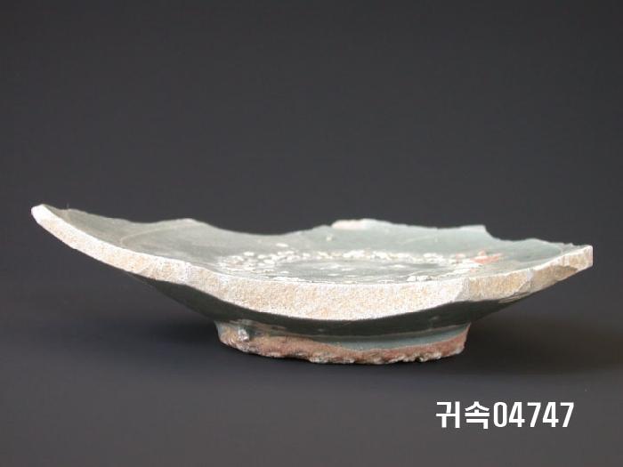 朝鮮 純白磁 접시 底部片 이미지